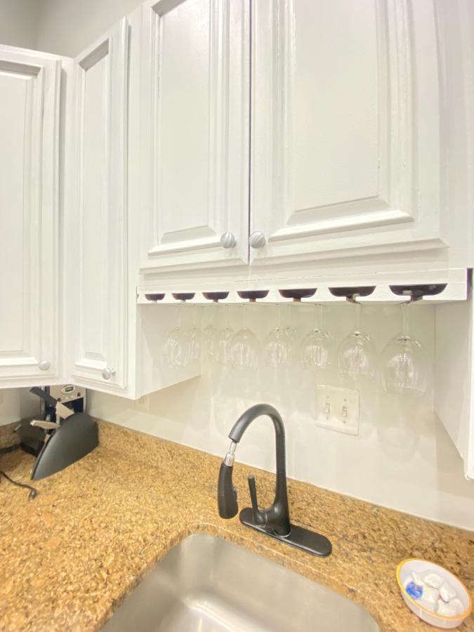Apartment Large Duplex 2bdrm 1den-metro